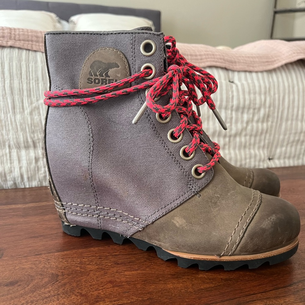 Sorel Joan of Arctic Wedge II Ankle Boots- NWT.
